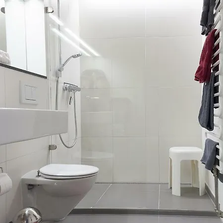 Seeglueck Sonnenschein Uni Nahes Und Nahes Mit Grossem Suedbalkon Und Tiefgaragenstellplatz Appartement *